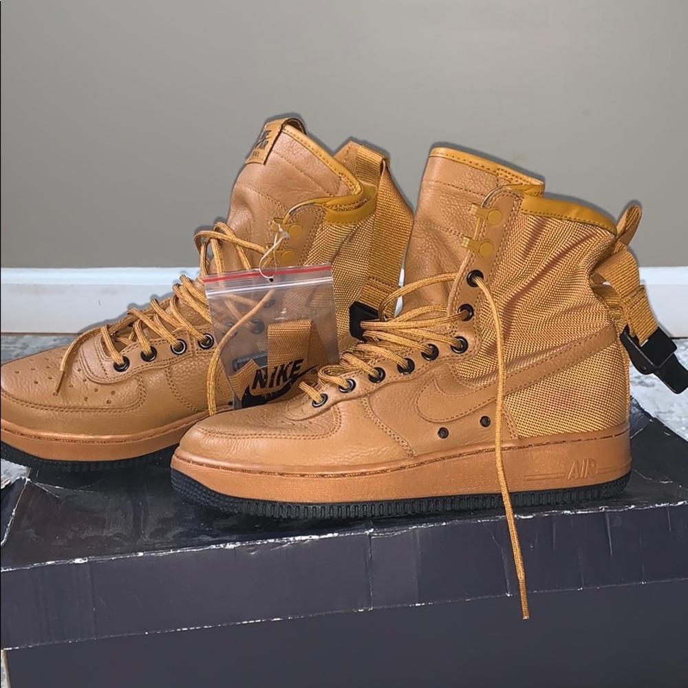 Nike Dessert Ochre